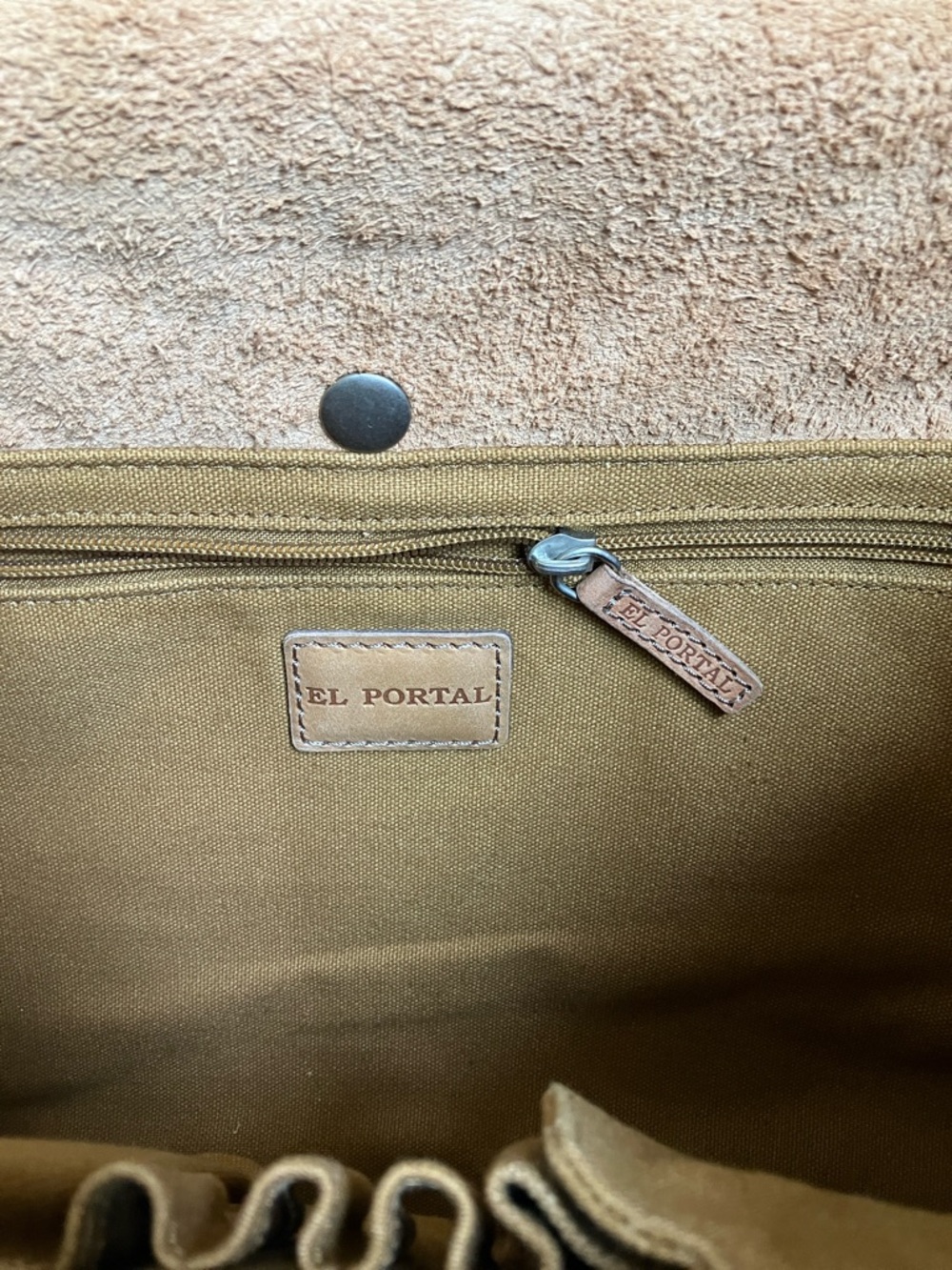 El Portal vintage Classic Tan Leather Messenger Bag - Picture 15 of 17